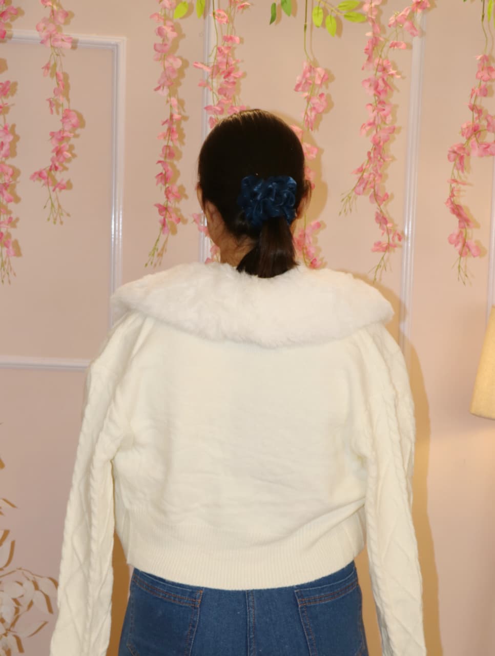 “White Removable Fur-Collar Knitted Winter Cardigan– Soft, Cozy & Elegant”
