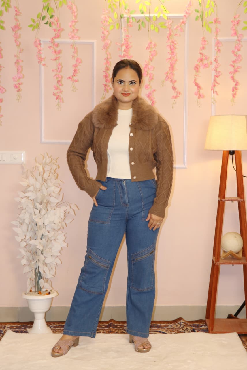 “Brown Knitted Winter Cardigan with Detachable Faux-Fur Collar – Cozy & Elegant”