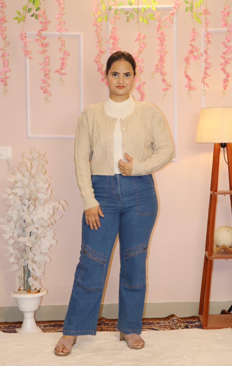 “Beige Removable Fur Collar Knitted Winter Cardigan – Soft, Elegant & Everyday Cozy”