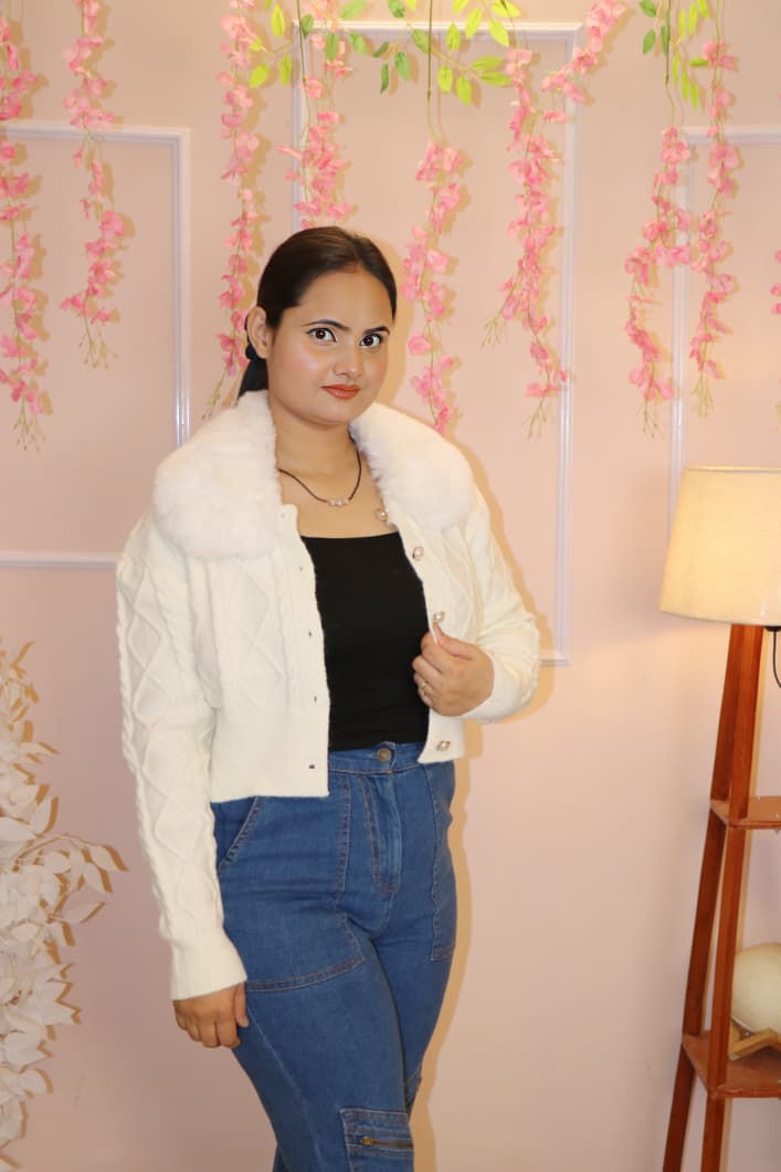 “White Removable Fur-Collar Knitted Winter Cardigan– Soft, Cozy & Elegant”