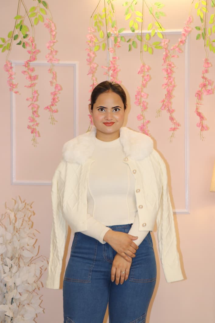 “White Removable Fur-Collar Knitted Winter Cardigan– Soft, Cozy & Elegant”